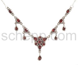 Collier mit Granaten, Facettenschliff, leicht