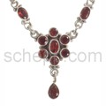 Collier mit Granaten, Facettenschliff, leicht